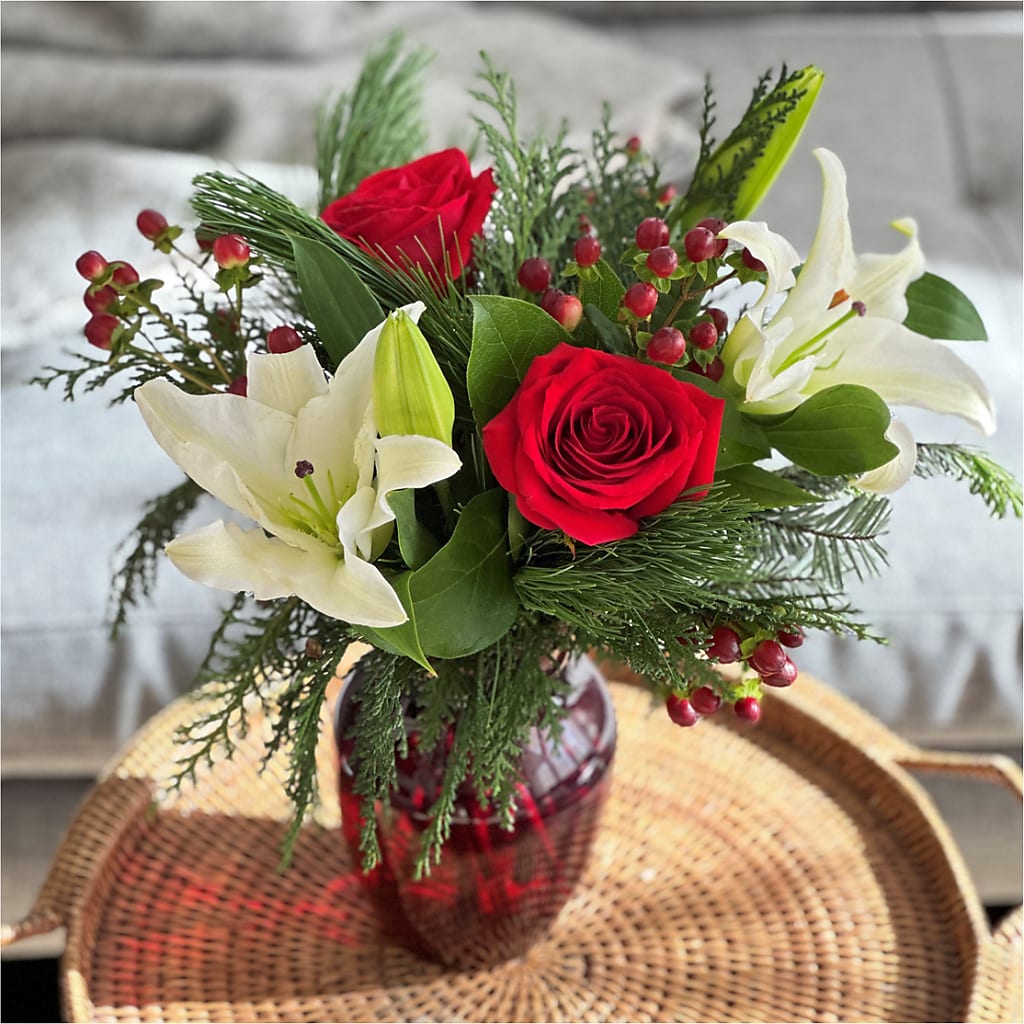 Evergreen Delight Bouquet – BLOOM & CO, Gulfport FL