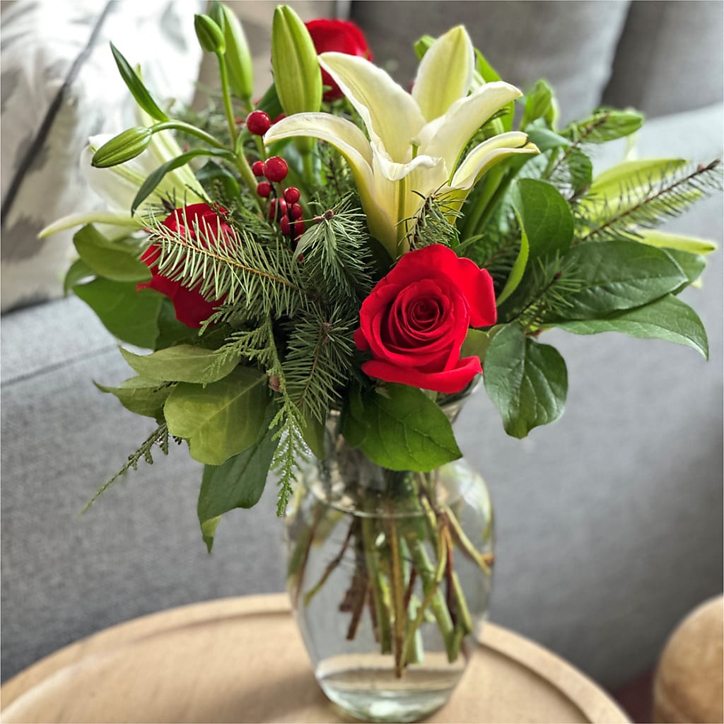 Sparkling Snowflakes Bouquet – BLOOM & CO, Gulfport FL